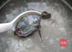 Illustration of how to make shrimp and eel porridge 1