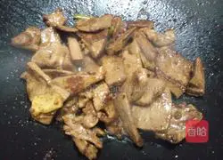 Illustration of how to make dry fried rice noodles 12