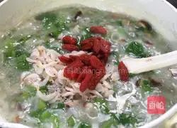 Illustration of how to make wolfberry and shrimp skin porridge 9