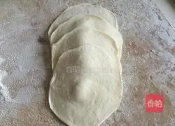 Illustration of how to make rose rolls 7