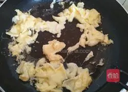 Illustration of three fresh fried rice noodles 7