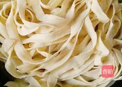 Illustration of making braised kidney bean noodles 7