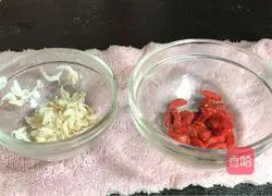 Illustration of how to make wolfberry and shrimp skin porridge 4