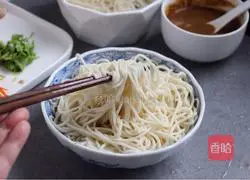 Illustration of how to make cold noodles with shredded chicken and sesame sauce 7
