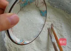 Illustration of how to make raisin cake 3