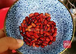 Illustration of how to make red bean, lily and bran rice porridge 2