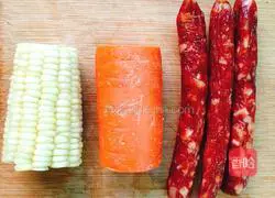 Illustration of three-color braised rice with sausage 1