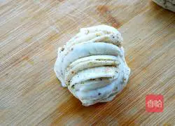 Illustration of how to make salt and pepper rolls 21