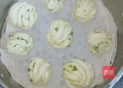 Illustration of how to make scallion rolls 11