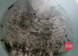 Illustration of how to make sweet potato and black rice porridge 3