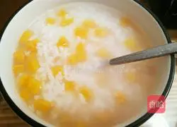 Illustration of how to make sweet potato porridge with leftover rice 3