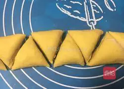 Pumpkin Butterfly Roll Recipe Illustration 7