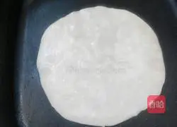 Illustration of how to make potato shredded burritos.13