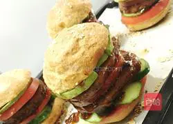Black Pepper Steak Burger Recipe Illustration 3