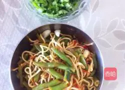 Illustration of how to make braised beans and noodles 4