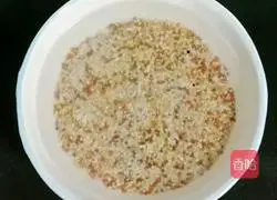 Illustration of how to make sweet potato and quinoa porridge 3