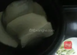 Illustration of how to make bacon clay pot rice 6