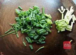 Illustration of how to make fried rice noodles with bean sprouts 3