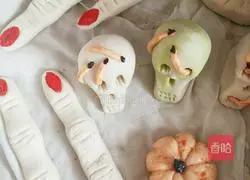Illustration of how to make Skeleton Finger Red Date Hair Cake 4