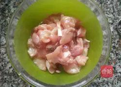 Illustration of how to make curry chicken rice 4