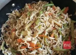 Illustration of how to make Bameng braised noodles 8