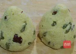 Illustration of how to make steamed buns with raisins and red dates 7