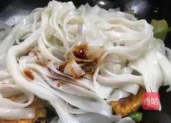 Illustration of how to make fried rice noodles with eggs 8