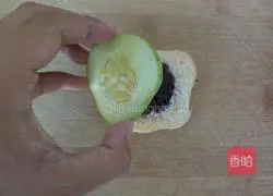 Illustration of how to make bean paste burger 6