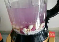 Illustration of how to make purple sweet potato, lotus seed and lily rice paste 4