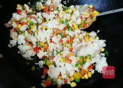Illustration of how to make baked rice with colored pepper 9
