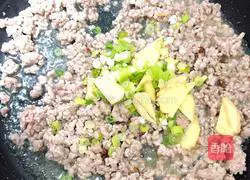 Illustration of how to make vegetable rice noodles mixed with fried sauce 7