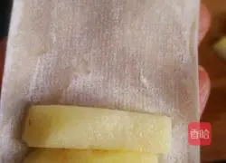 Illustration of how to make apple spring rolls 4