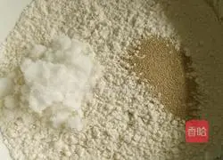 Illustration of how to make flower rolls 1