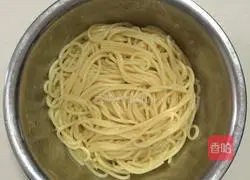 Illustration of how to make tomato and minced meat pasta 7