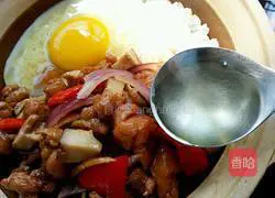 Illustration of how to make claypot rice with mushrooms and chicken 14