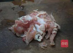 Illustration of how to make preserved egg and lean meat porridge 3