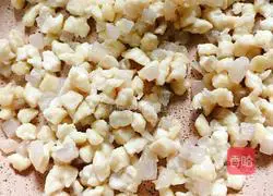 Illustration of how to make tomato, chicken and cheese stir-fry rice 8