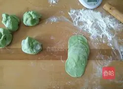 Illustration of how to make green rose rolls 8