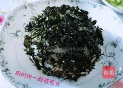 Illustration of how to make seaweed salad rice balls 7