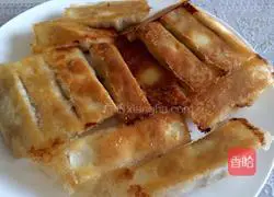 Illustration of how to make melon-skinned pork pot stickers 14