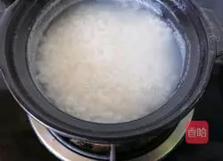 Illustration of how to make pork liver and lean meat porridge 5