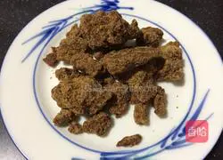 Illustration of how to make brown sugar preserved cake 1