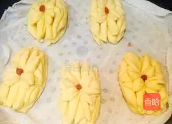 Cream Pumpkin Lotus Roll Recipe Illustration 6