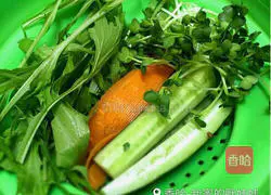 Yingchun (Salad) Illustration of how to make spring rolls 1