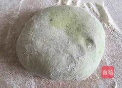 Illustration of how to make green rose rolls 5