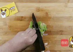 Fresh baby cabbage and shrimp porridge with low fat and easy digestion for 10-month-old babies [Xiaolu Youxian] Illustration of how to do it 3