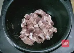 Illustration of how to cook pork ribs in rice cooker 2