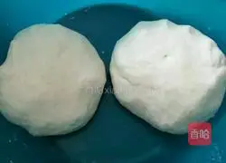 Illustration of how to make beef and chive rolls 1