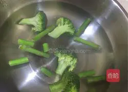 Illustration of how to make claypot rice 3