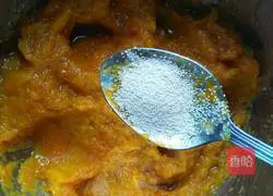 Illustration of how to make pumpkin hair cake 4